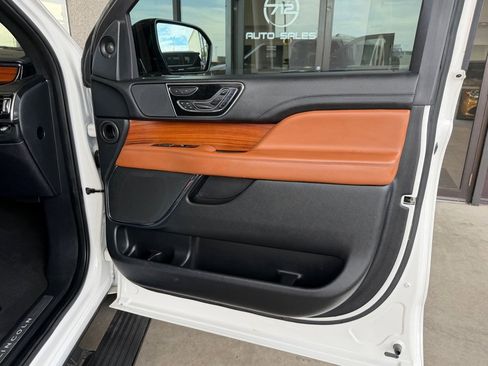Used 2018 Lincoln Navigator Reserve w/ Technology Package AWD/4WD image 50