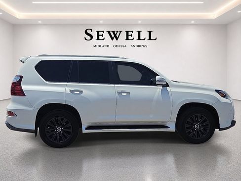 Used 2022 Lexus GX 460 Premium w/ Accessory Package AWD/4WD image 5