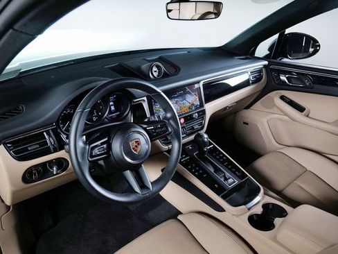Certified 2025 Porsche Macan image 20