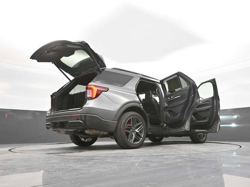 Used 2025 Ford Explorer ST-Line w/ ST-Line Street Pack AWD/4WD image 49