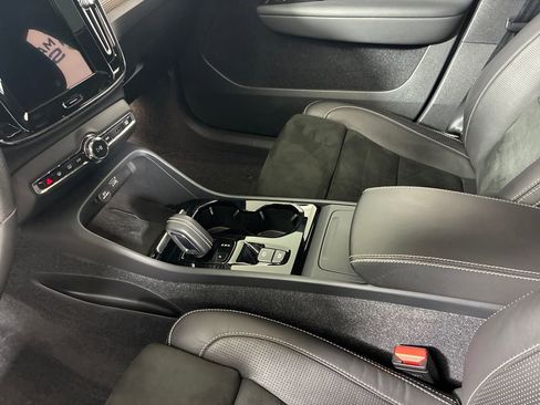 Used 2021 Volvo XC40 T5 R-Design w/ Advanced Package image 25