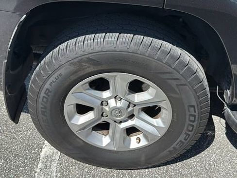 Used 2015 Toyota 4Runner SR5 image 7