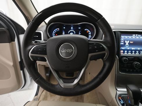 Used 2018 Jeep Grand Cherokee Overland AWD/4WD image 4