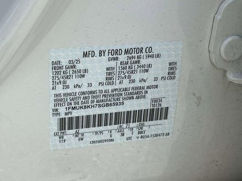 Used 2025 Ford Explorer ST-Line w/ ST-Line Street Pack AWD/4WD image 12