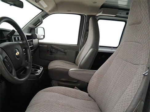 Used 2017 Chevrolet Express 3500 Extended image 12