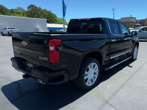 Used 2024 Chevrolet Silverado 1500 High Country w/ High Country Premium Package AWD/4WD image 8