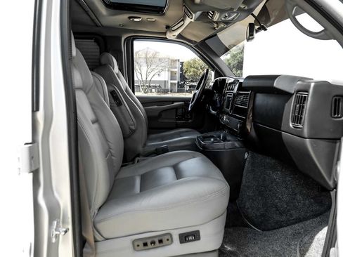 Used 2011 Chevrolet Express 1500 image 34