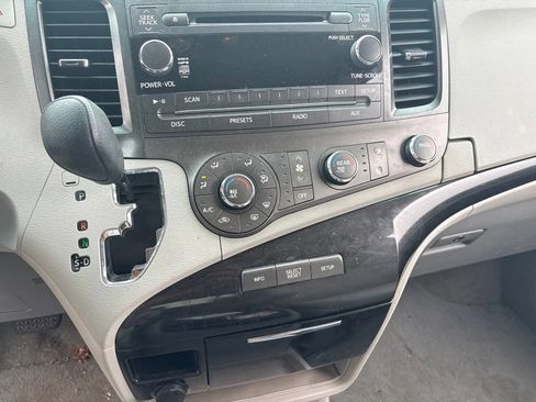 Used 2012 Toyota Sienna LE FWD image 16