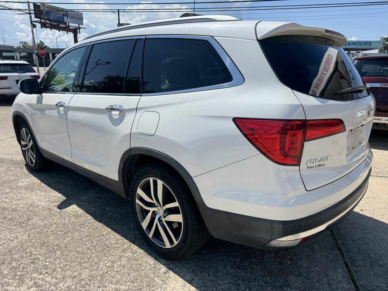 Used 2017 Honda Pilot Touring image 2