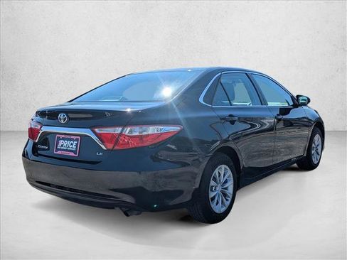Used 2017 Toyota Camry LE image 5