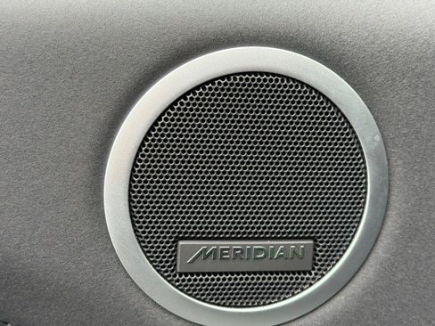 Certified 2025 Land Rover Discovery S AWD/4WD image 31