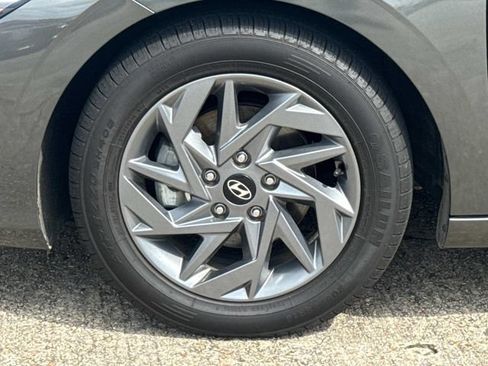 Used 2024 Hyundai Elantra SEL FWD image 5