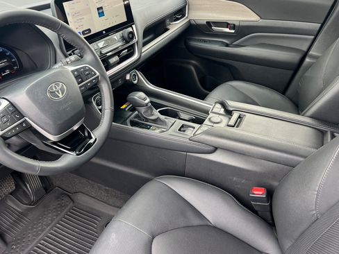 Certified 2026 Toyota Grand Highlander AWD Hybrid image 9