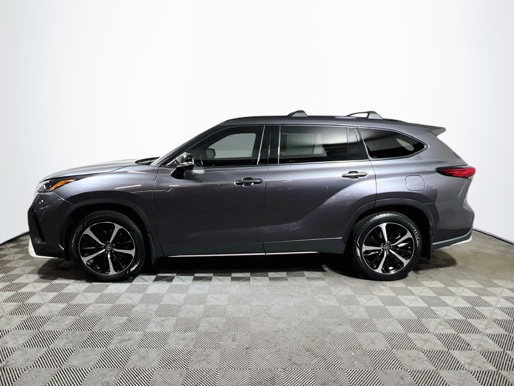 Used 2021 Toyota Highlander XSE AWD/4WD image 4