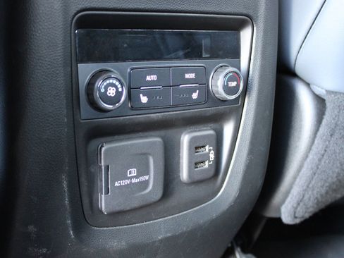 Used 2024 Buick Enclave Premium image 19