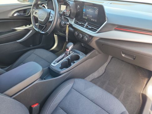 Used 2024 Chevrolet Trax RS w/ Driver Confidence Package image 14