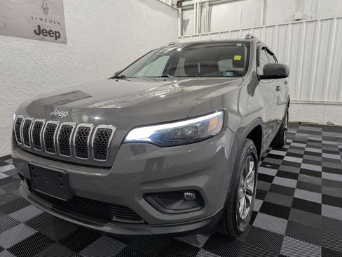 Used 2020 Jeep Cherokee Latitude Plus w/ Cold Weather Group AWD/4WD image 3