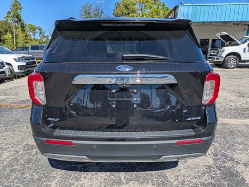 Used 2022 Ford Explorer XLT w/ Equipment Group 202A AWD/4WD image 5