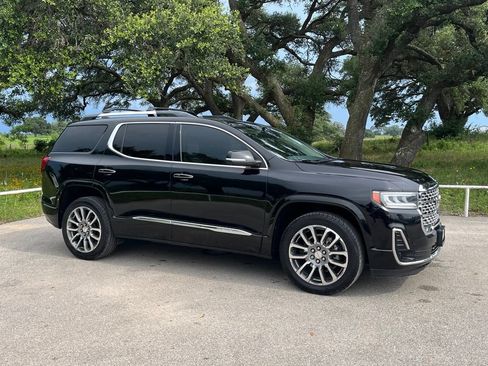 Used 2021 GMC Acadia Denali w/ Denali Technology Package FWD image 3