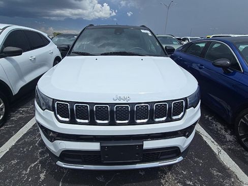 Used 2023 Jeep Compass Limited AWD/4WD image 3