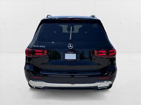New 2025 Mercedes-Benz GLB 250 image 6