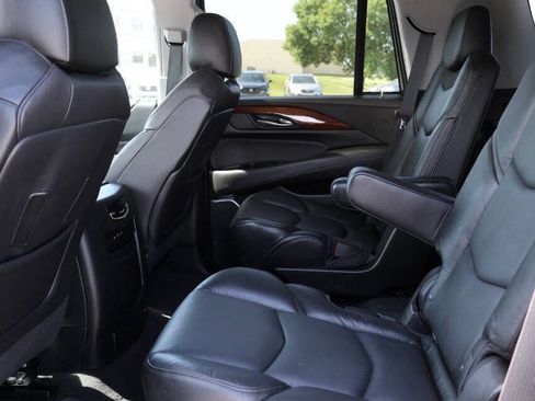 Used 2019 Cadillac Escalade Premium Luxury w/ LPO, Radiant Package AWD/4WD image 17