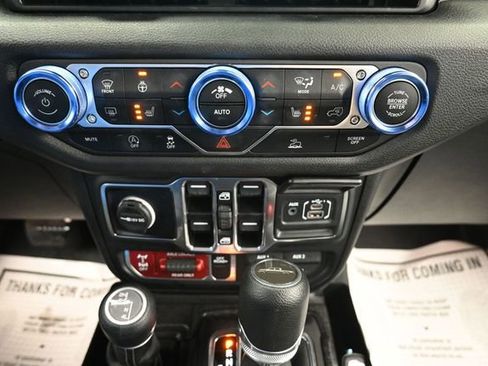 Used 2024 Jeep Gladiator Sport AWD/4WD image 16