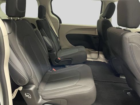 Used 2023 Chrysler Voyager LX FWD image 10