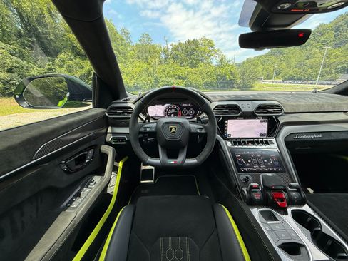 Used 2023 Lamborghini Urus Performante AWD/4WD image 42