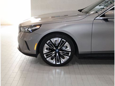 Certified 2025 BMW i5 eDrive40i w/ Premium Package RWD image 4
