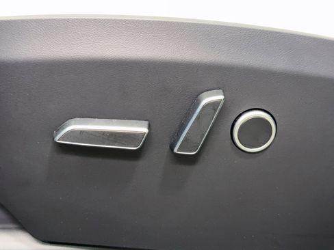 Used 2025 Tesla Model X image 6