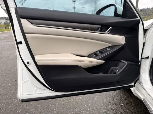 Used 2019 Honda Accord EX image 16