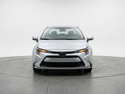 Used 2025 Toyota Corolla LE FWD image 2