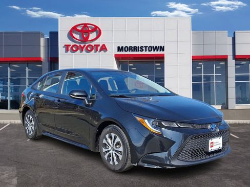 Certified 2022 Toyota Corolla LE image 1