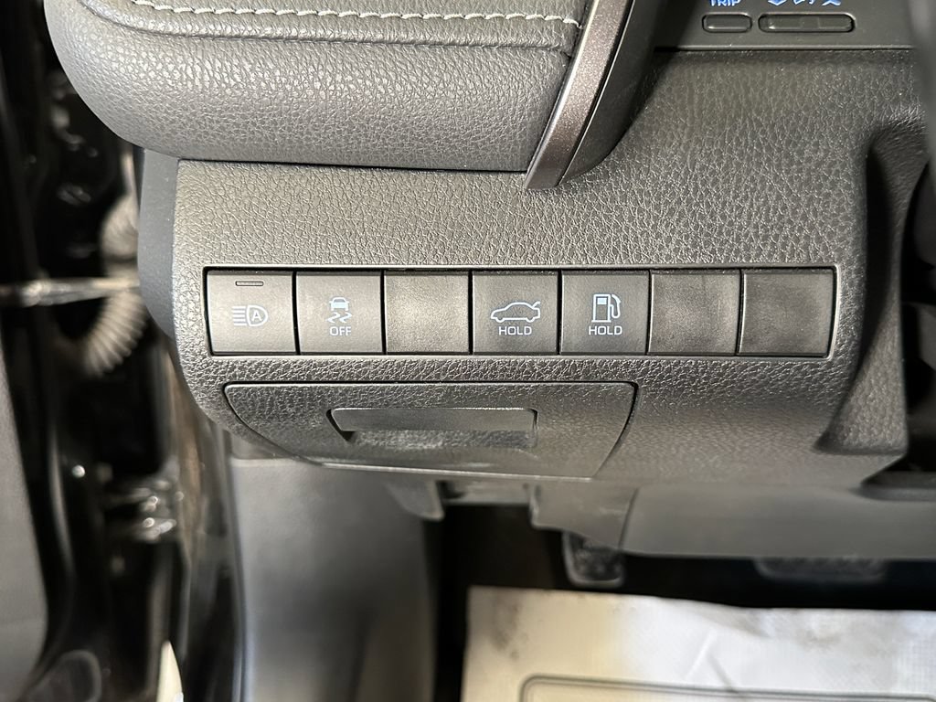 Used 2021 Toyota Camry SE FWD image 19
