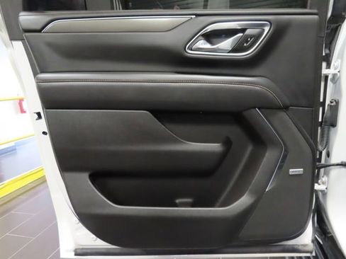 Used 2023 GMC Yukon XL AT4 AWD/4WD image 11