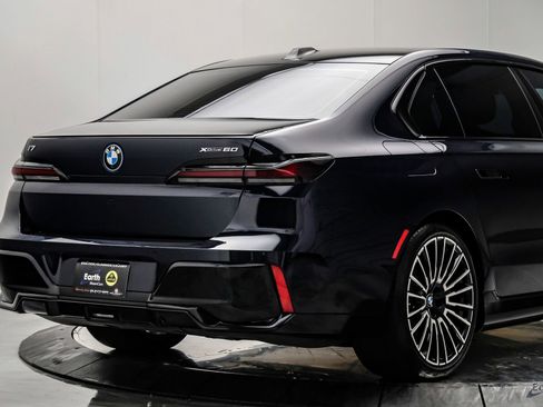 Used 2025 BMW i7 xDrive60 AWD/4WD image 19
