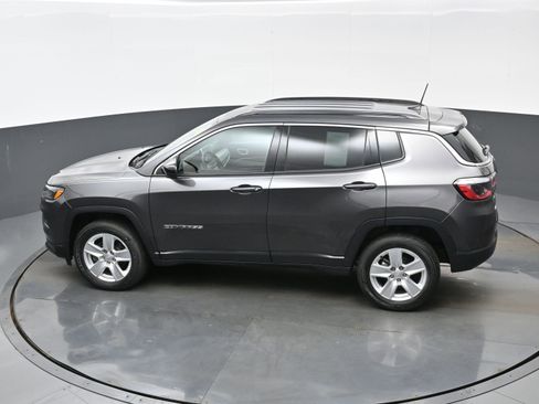 Used 2022 Jeep Compass Latitude image 31