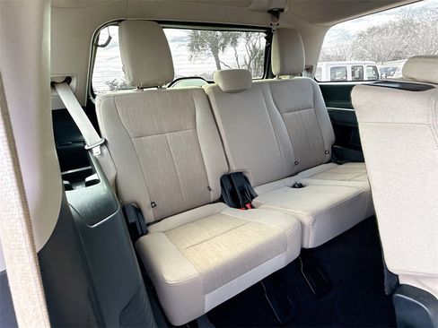 Used 2022 Ford Expedition XLT image 31