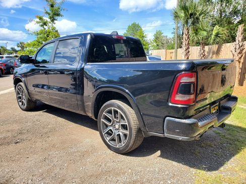 Used 2019 RAM 1500 Laramie AWD/4WD image 9