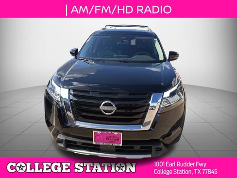 Used 2024 Nissan Pathfinder SL FWD image 6