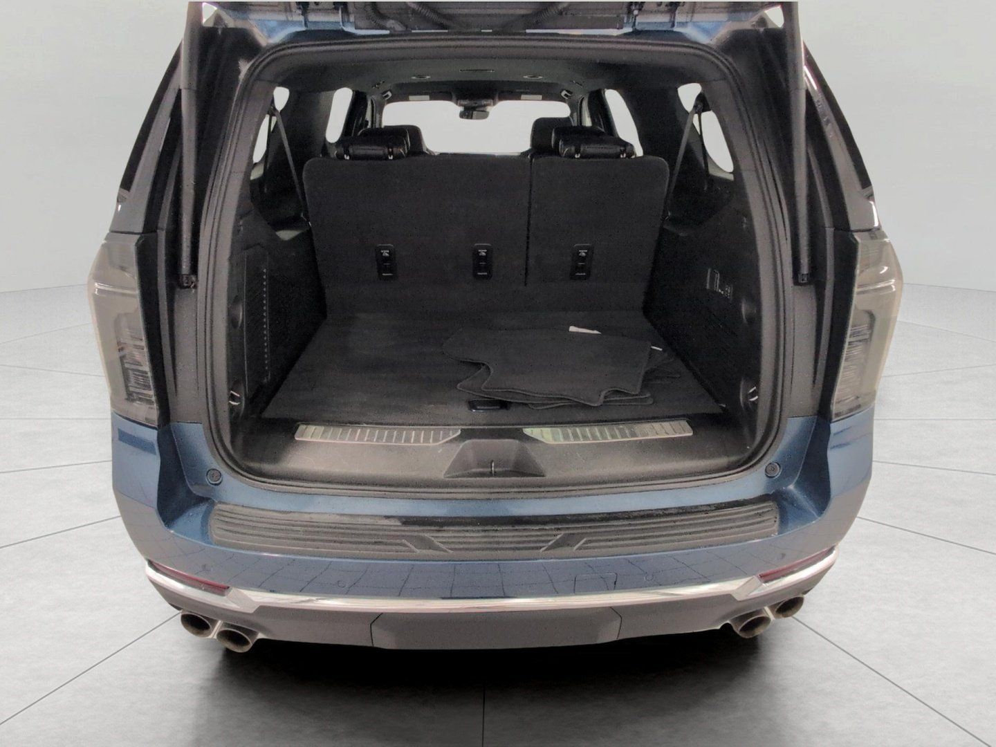 Used 2025 Chevrolet Suburban Premier AWD/4WD image 15