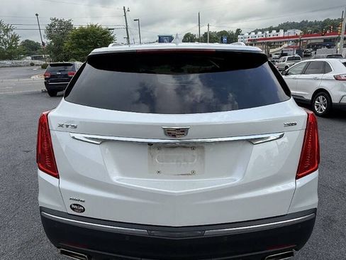 Used 2017 Cadillac XT5 Premium Luxury w/ Driver Assist Package AWD/4WD image 3