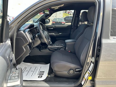 Used 2019 Toyota Tacoma TRD Sport AWD/4WD image 14