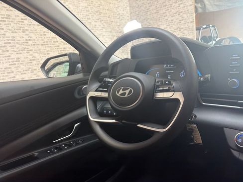 New 2026 Hyundai Elantra SE FWD image 17