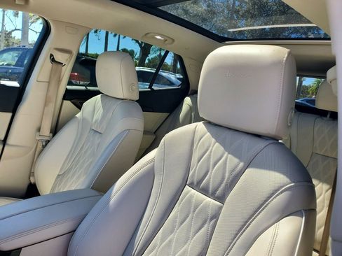 Used 2022 Buick Envision Avenir w/ Technology Package II image 17