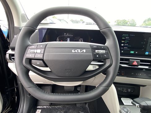 New 2026 Kia Sportage EX FWD image 17