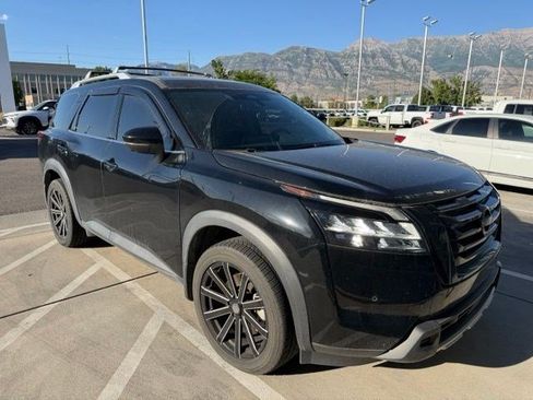 Used 2023 Nissan Pathfinder SL w/ Black Appearance Package AWD/4WD image 8