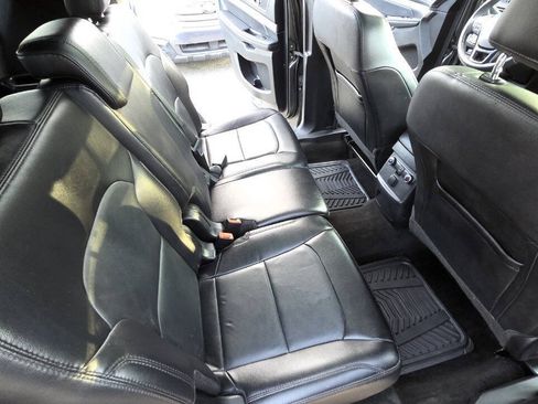 Used 2017 Ford Explorer XLT w/ Equipment Group 202A AWD/4WD image 44
