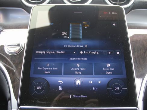 Used 2025 Mercedes-Benz GLC 350e 4MATIC image 42